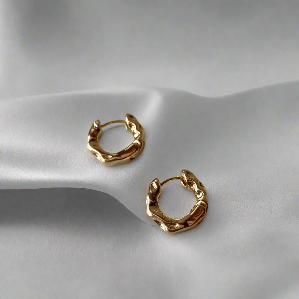 CONTEMPORARY HOOP EARRING