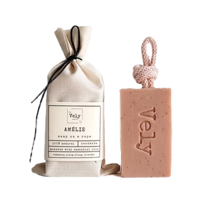 Natural handmade soap on a rope with French pink clay "Amélie"
A delicate blend of Rosemary, Ylang-Ylang and Lavender essential oils 