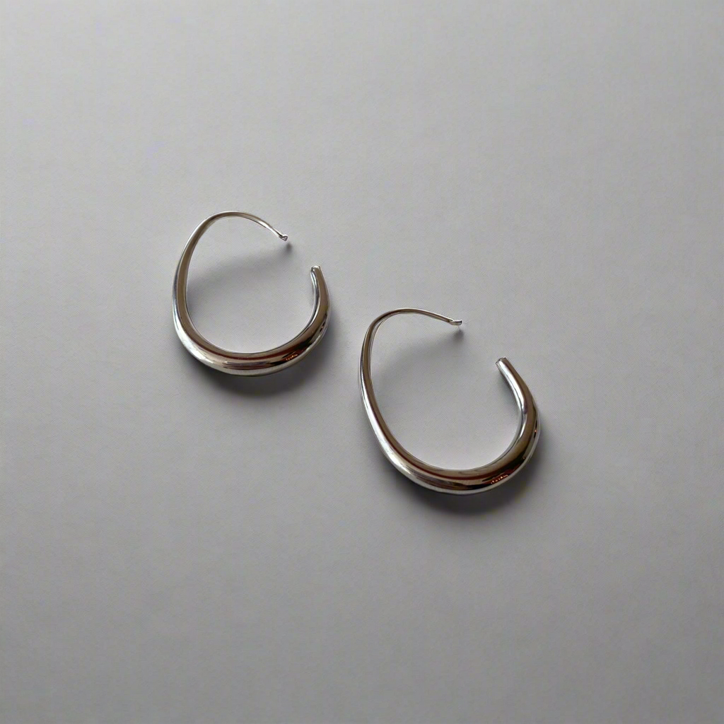 CONTEMPORARY HOOP EARRING