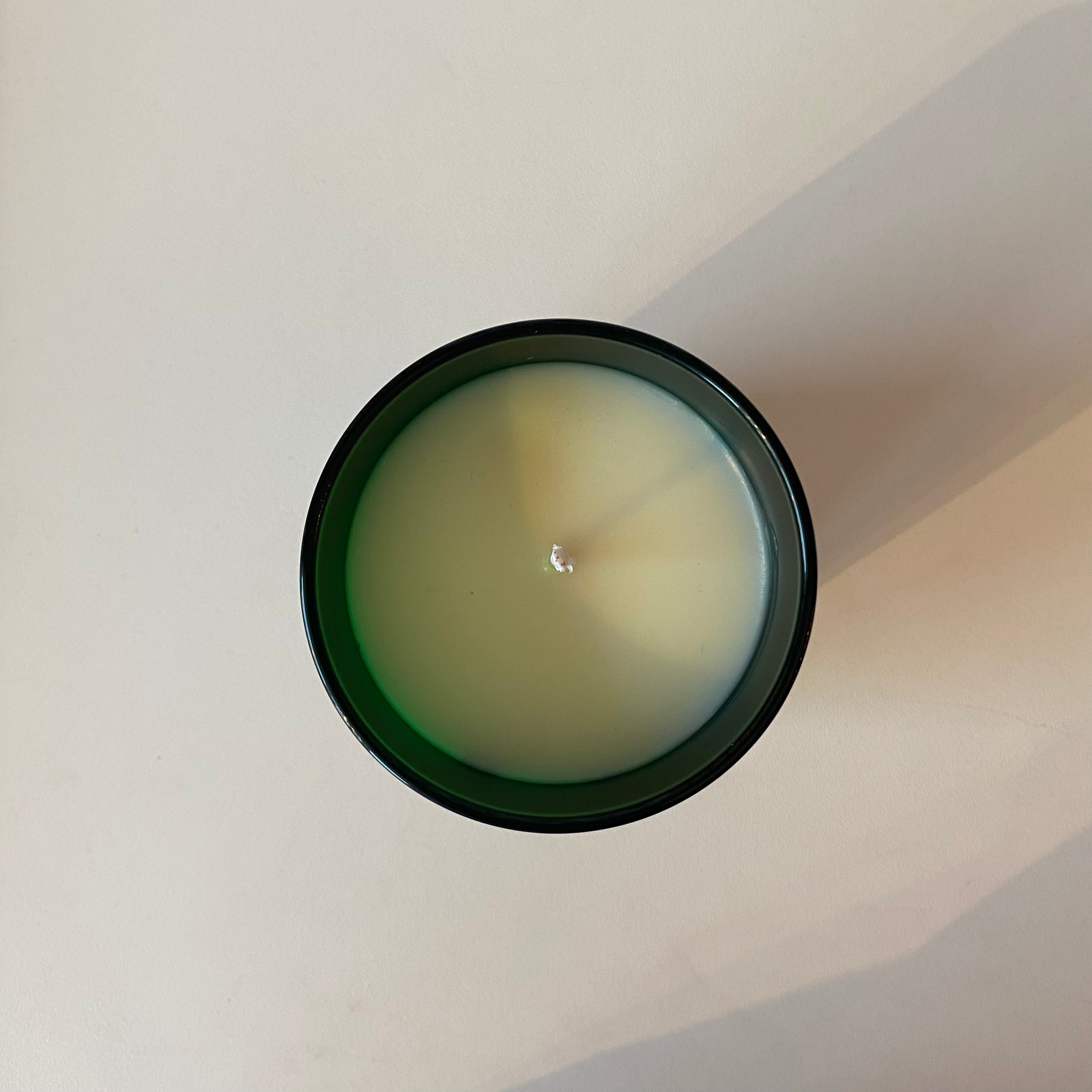 Hand-poured Limited Edition Kenilworth soy wax candle by The Artibus Yard, featuring notes of leafy greens, bergamot and orange; crafted in small batches in Warwickshire and poured into an emerald glass jar.
